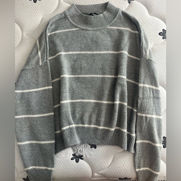 H&M oversized cropped  sweater - Picture 1 of 1
